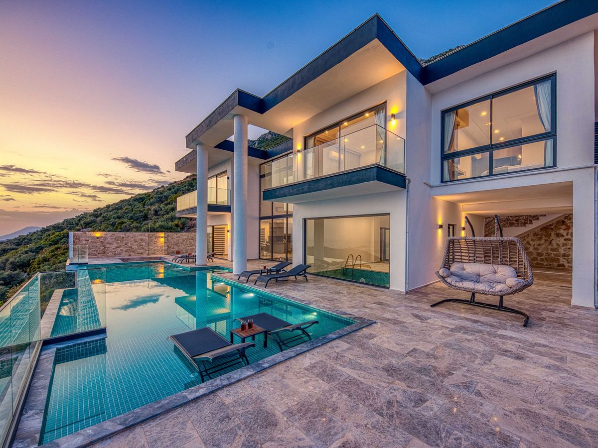 Antalya Konyaaltı Havuzlu Müstakil Villa